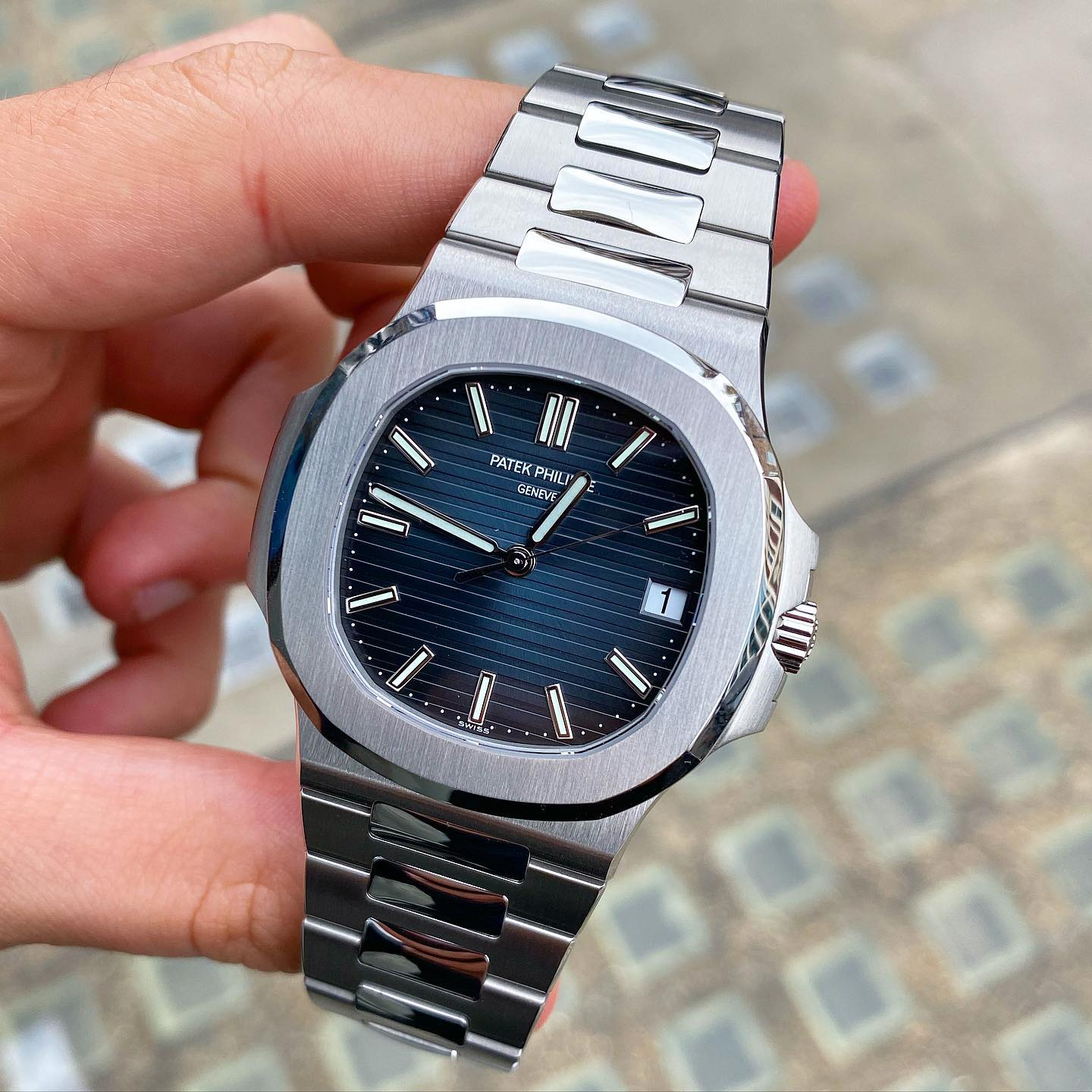 NAUTILUS STEEL BLUE DIAL 40MM 2018 COMPLETE SET Watch