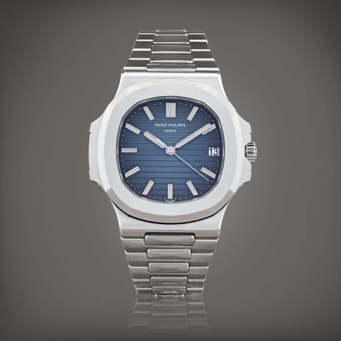 NAUTILUS STEEL BLUE DIAL 40MM 2018 COMPLETE SET Watch