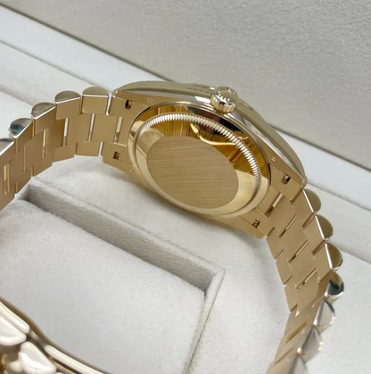 Day Date heaven 🤩 How stunning is this 36-40mm DayDate with a mother of pearl dial 🤍watch