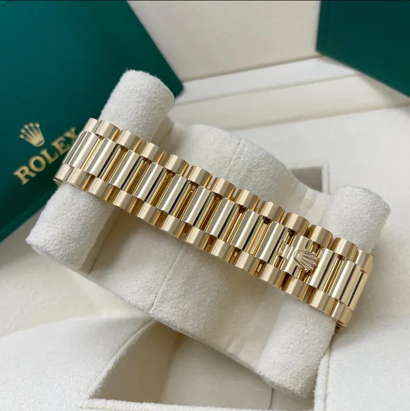 Day Date heaven 🤩 How stunning is this 36-40mm DayDate with a mother of pearl dial 🤍watch