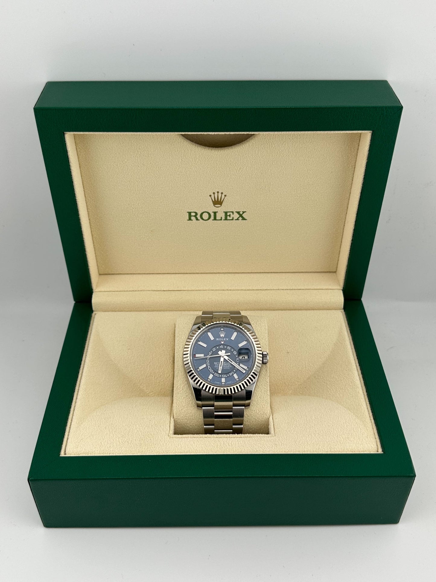 2025 Watch Sky-Dweller 326934 Stainless Steel Blue Dial Oyster (2022)